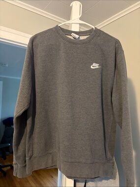 Nike Men's Charcoal Gray Crewneck Sweatshirt